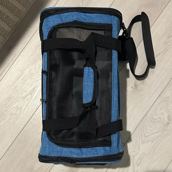 Pet Carrier - Picture 4 of 8